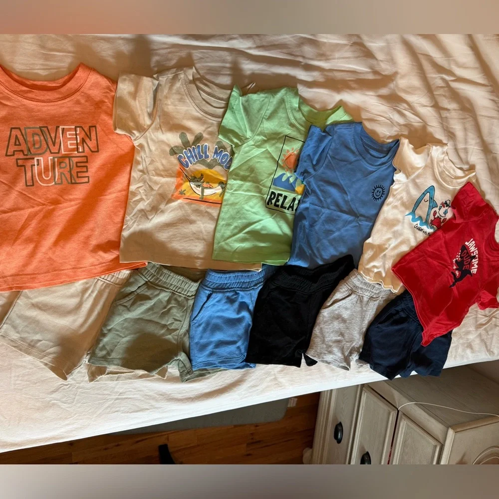12M Boy summer bundle with T-shirts and shorts sets - Picture 2 of 10